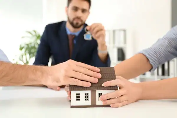 Couple arguing over property in divorce mediation Kendal