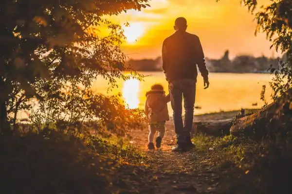 image of dad and child - parental alienation Kendal