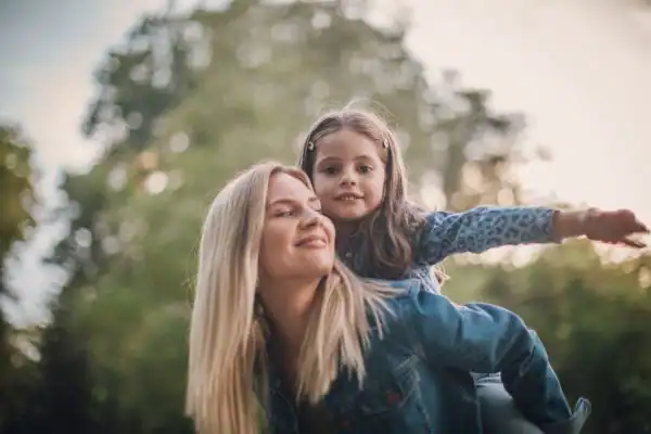 happy mum and daughter following mediation to resolve parental alienation Kendal